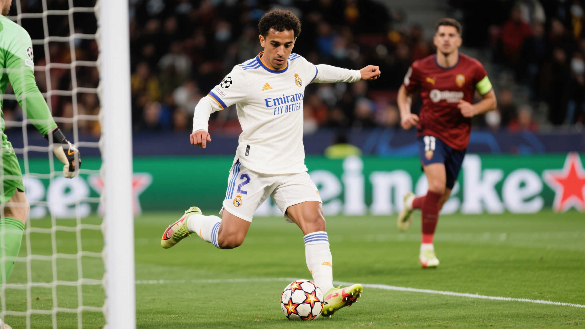 维蒂尼亚以1294次传球领跑24/25赛季欧冠榜单 他的优异表现让人想起西班牙传奇哈维——有时候你会发