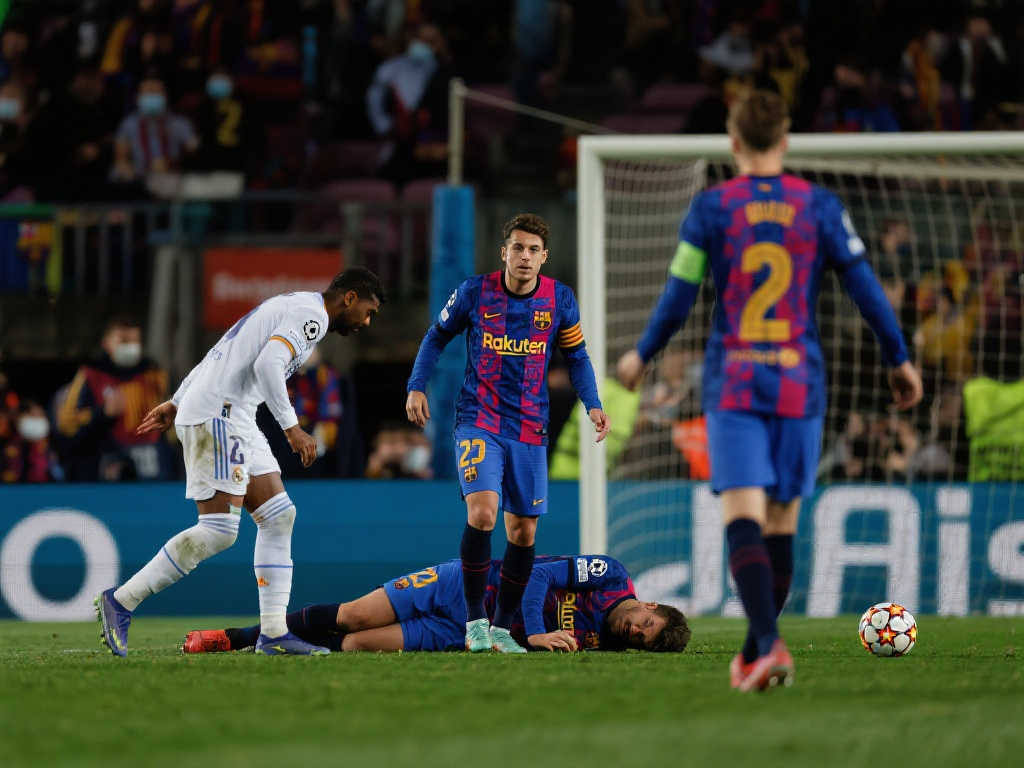 足坛震撼一夜：国米挺进欧冠决赛，巴萨4冠梦碎